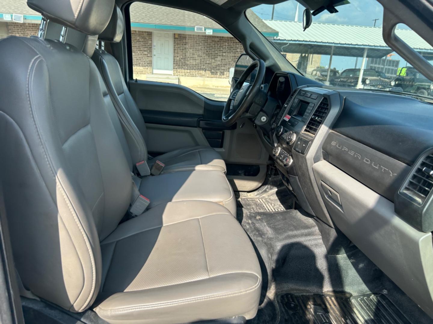 2019 White Ford F-250 SD Lariat Crew Cab Long Bed 2WD (1FT7W2A60KE) with an 6.2L V8 OHV 16V engine, 6A transmission, located at 1687 Business 35 S, New Braunfels, TX, 78130, (830) 625-7159, 29.655487, -98.051491 - Photo#6